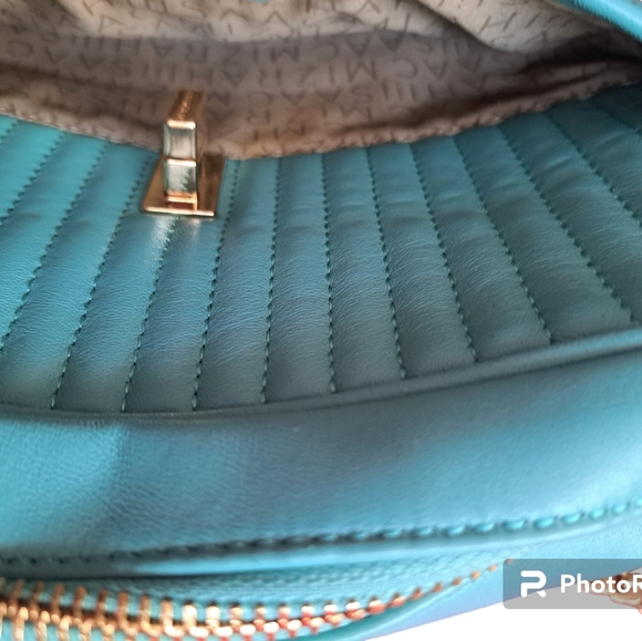 Brand new and without tags Isaac Mizhari purse with tassle and partial chain str - Picture 10 of 13